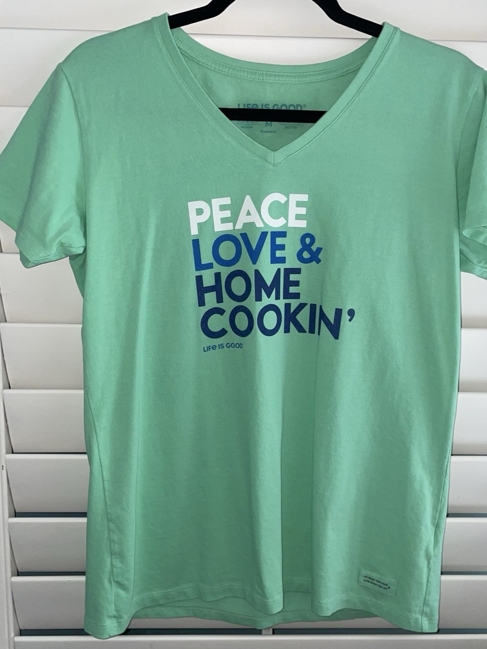 Life Is Good Peace Love & Home Cookin' Crusher Tee V-Neck Green & Blue Medium
